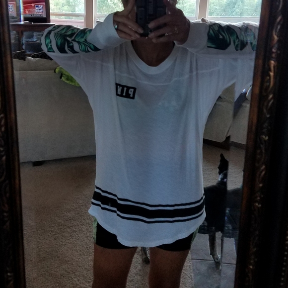 2 Piece-PINK VS Open BACK Tee & Bra NWOT - Picture 3 of 15